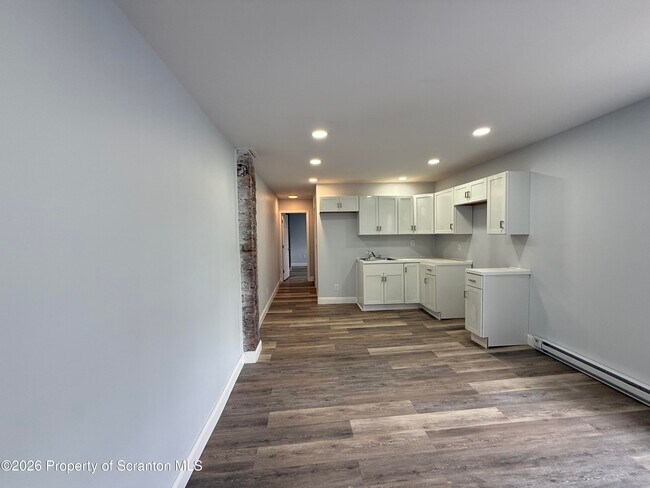 Building Photo - 1319 Capouse Ave