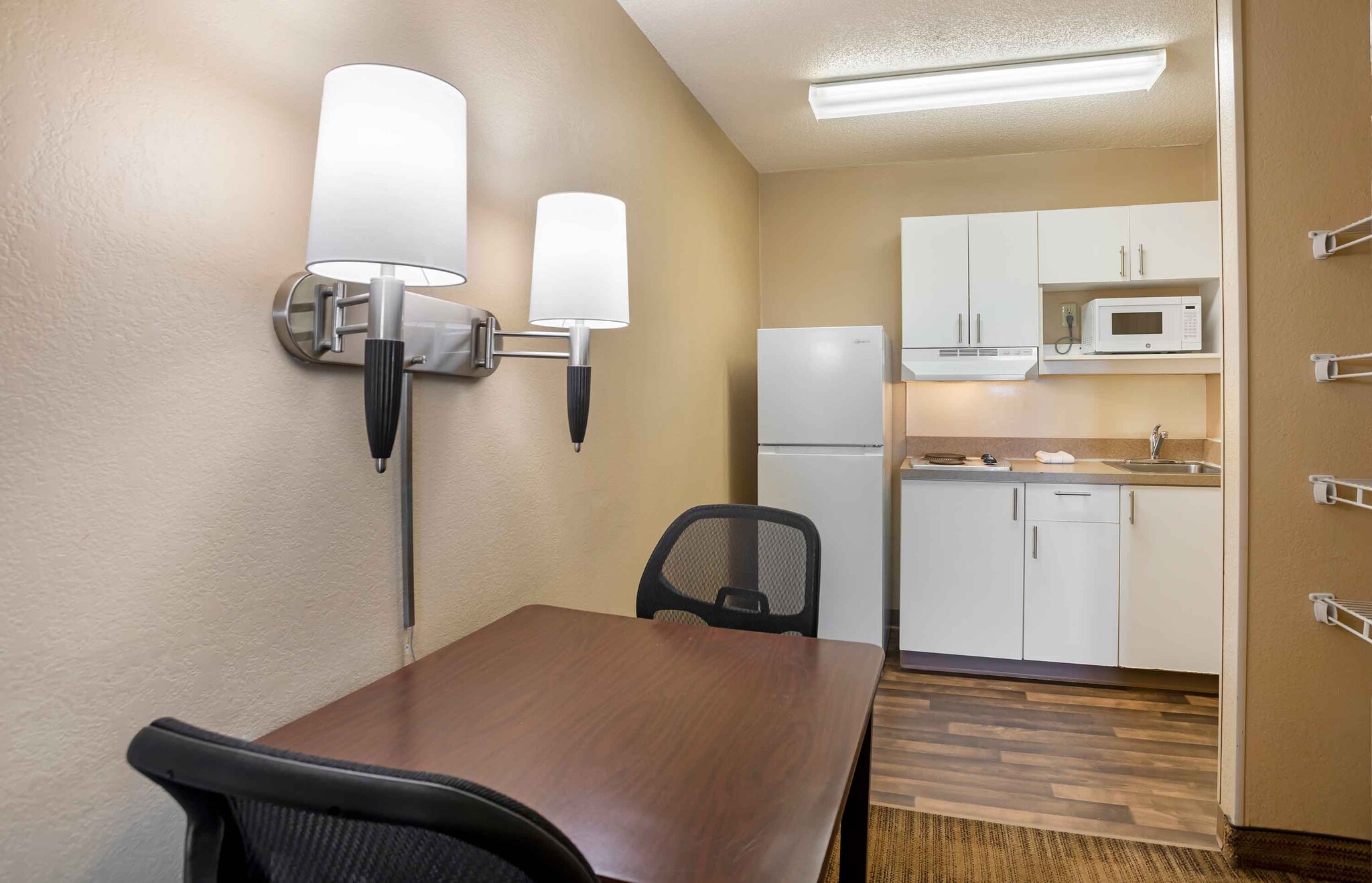 Building Photo - Furnished Studio-Greensboro - Wendover Ave...