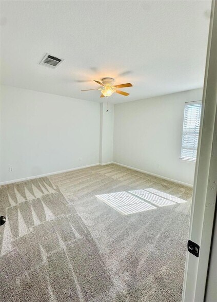 Building Photo - 2800 Canyon Valley Run