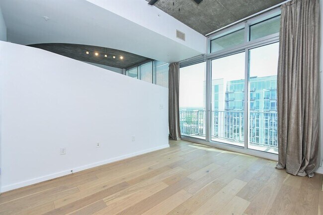 Building Photo - 5925 Almeda Rd