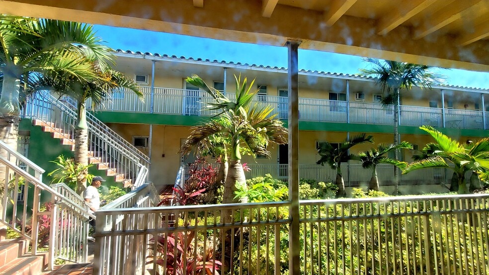 Building Photo - 7400 Harding Ave