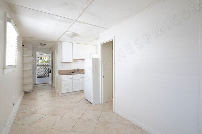 Building Photo - *OPEN HOUSE: 8/30 1:30-2:30PM* Studio in t...