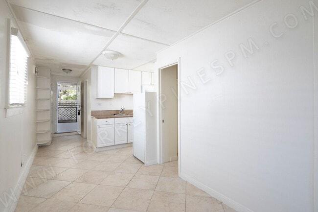 Building Photo - *OPEN HOUSE: 9/13 1-2PM* Studio in the Hea...