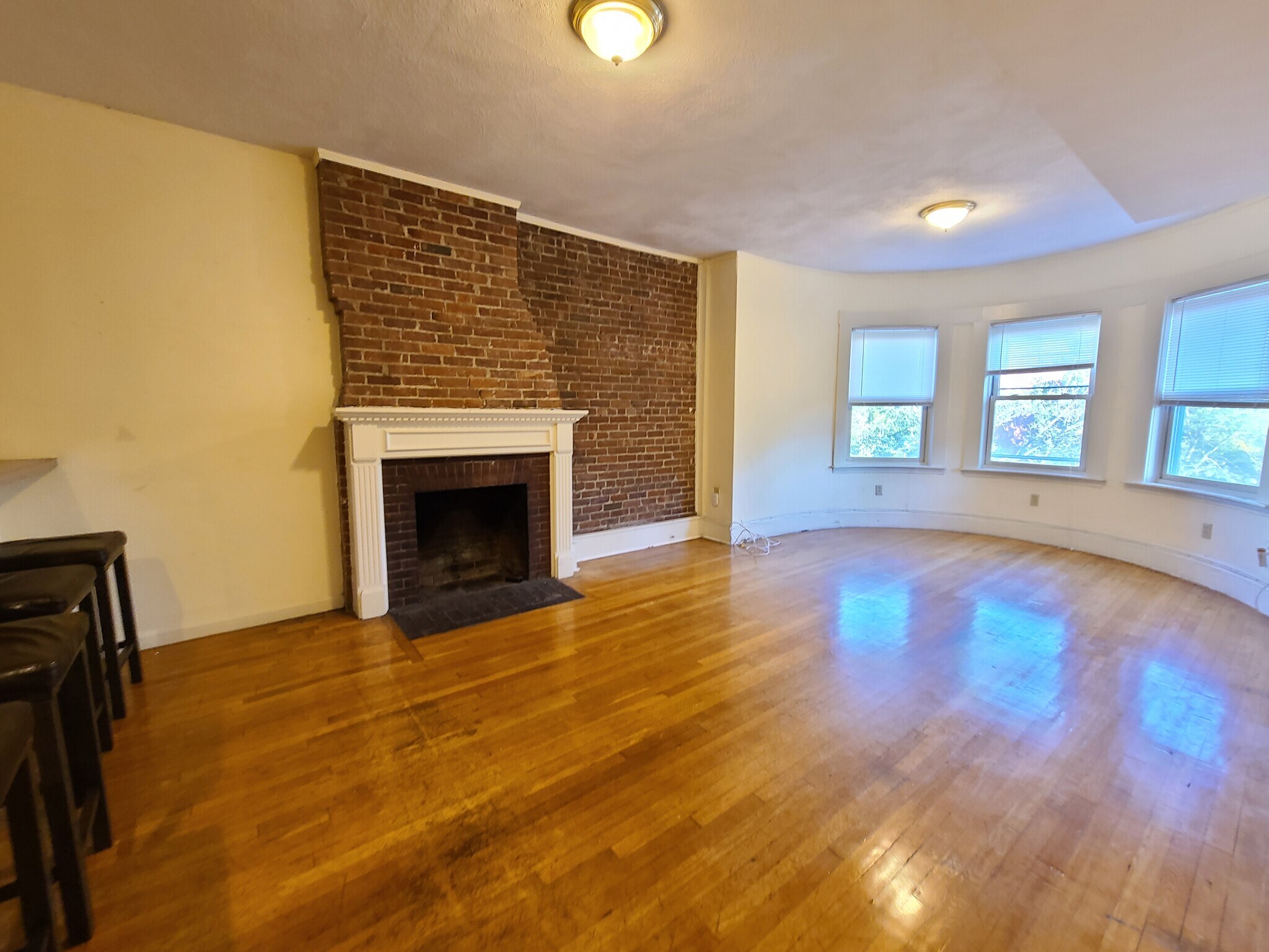 Building Photo - 1402 Beacon St