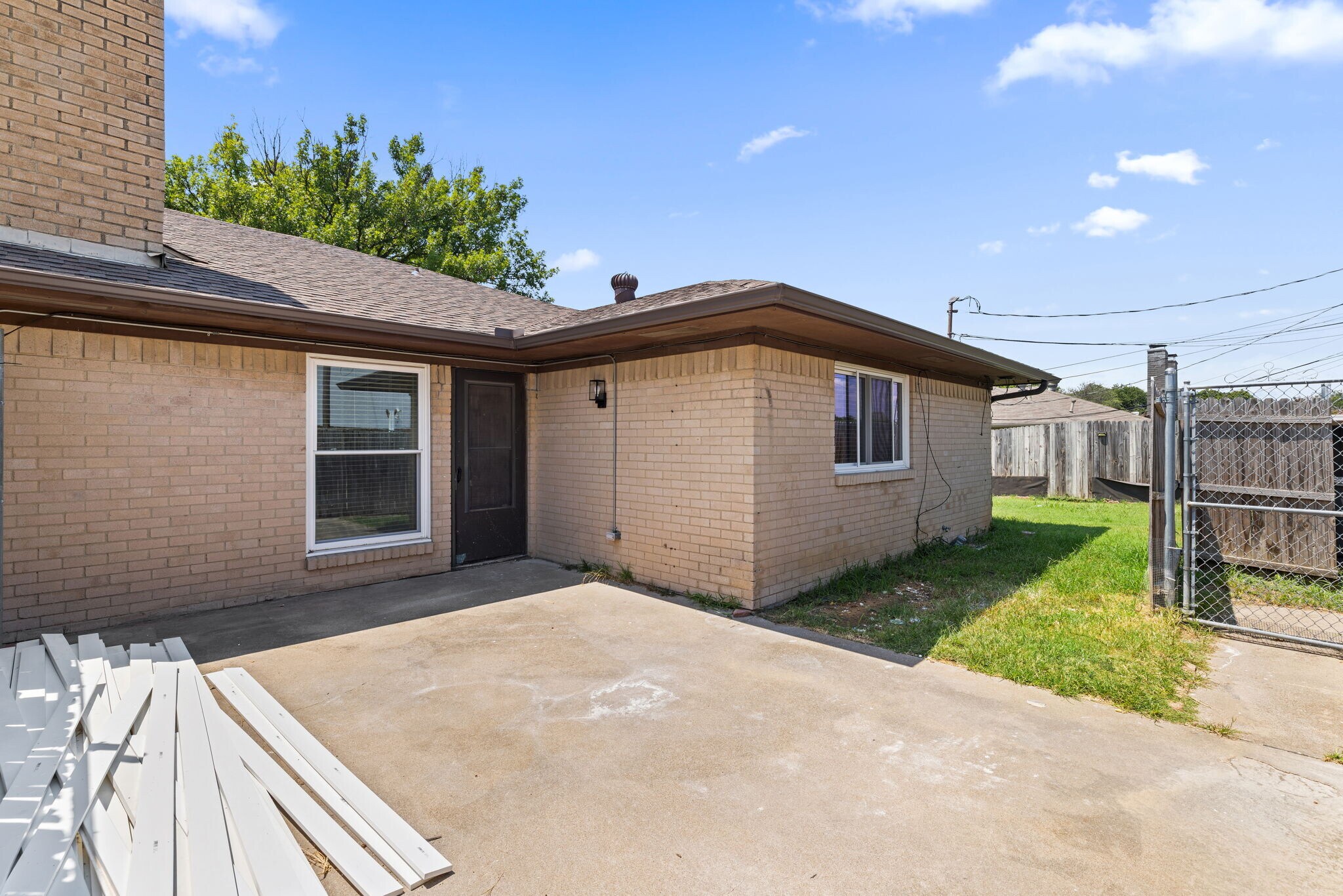 Building Photo - 1910 N Floyd Rd