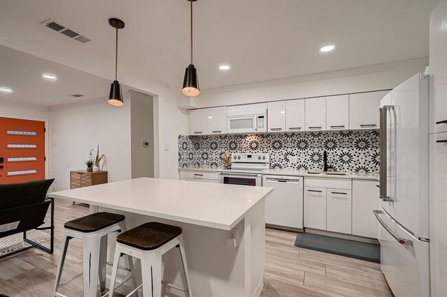 Building Photo - 2409 Campden Dr