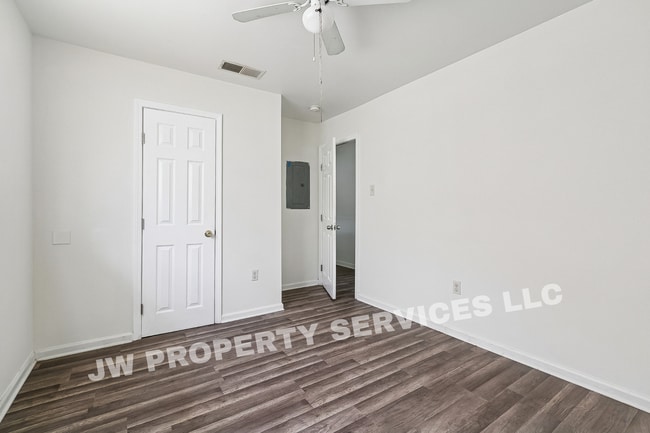 Building Photo - 204 Wilker Neal Ave