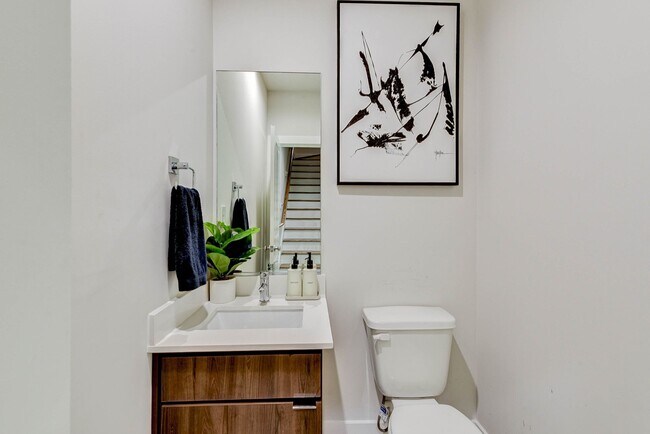 Building Photo - 5857 Dolores St