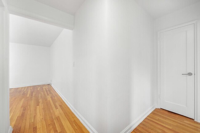 Building Photo - Hudson Terrace E14