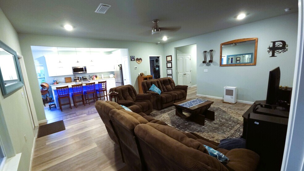 Living - 6714 Fox Lake Dr