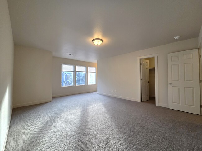 Building Photo - 1759 W Kagy Blvd