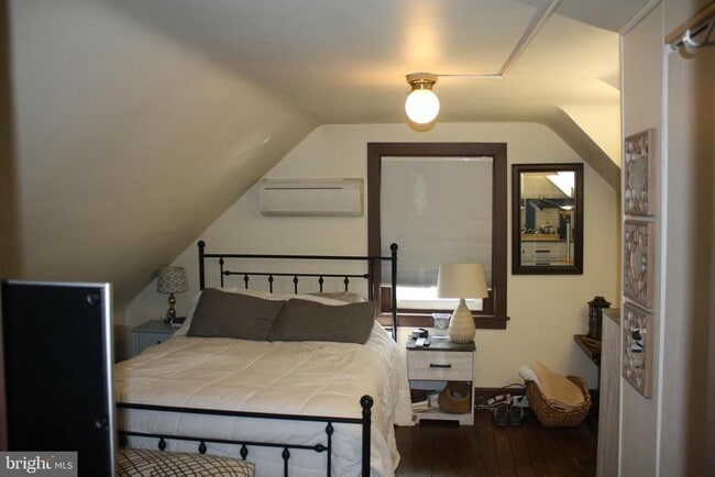 Building Photo - 820 W Bridge St