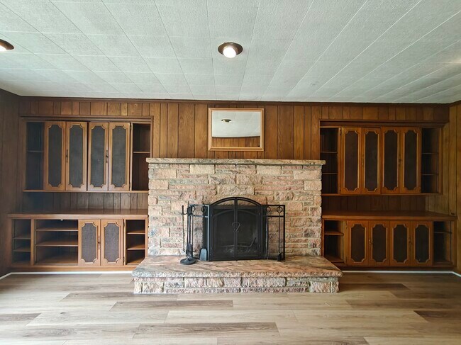 Building Photo - 45 Meribrook Cir