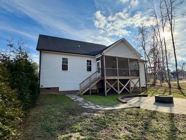 Building Photo - Charming 3BR/2BA Cottage Retreat on Large ...