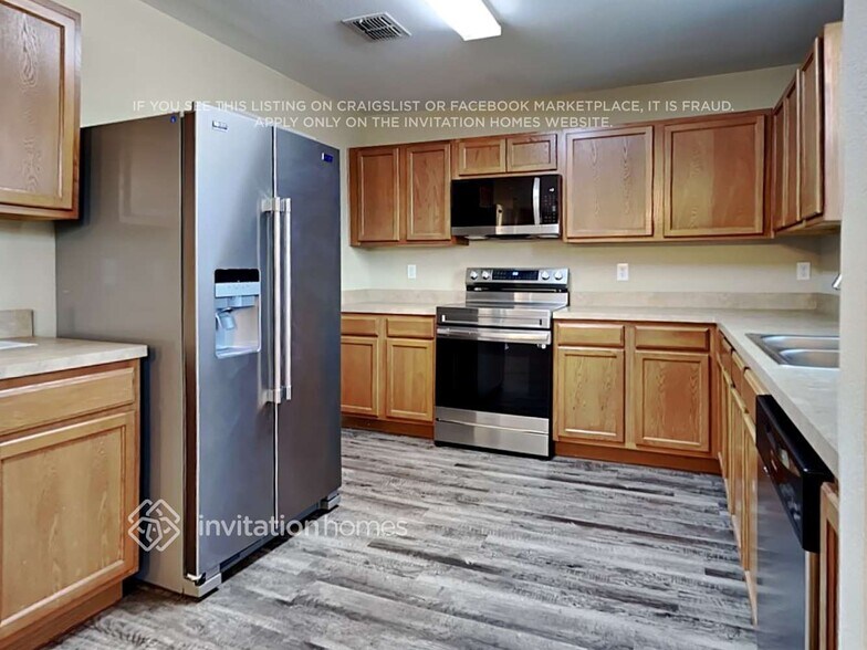 Building Photo - 805 Honey Hollow Dr