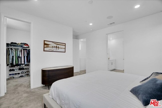 Building Photo - 725 Daniel Freeman Cir