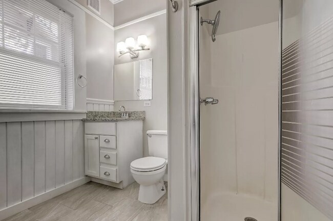 Building Photo - 615 Linwood Ave NE