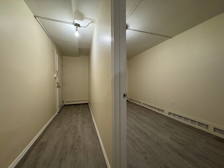 Building Photo - 53 Van Buren St