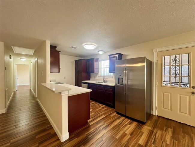 Building Photo - 10670 Norton Dr