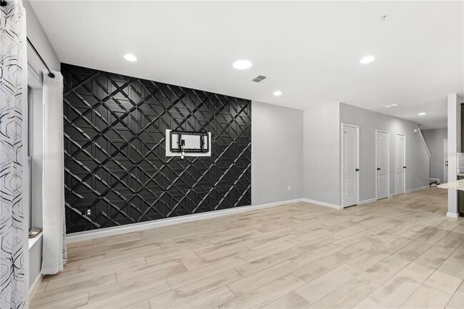 Building Photo - 260 Smugglers Way