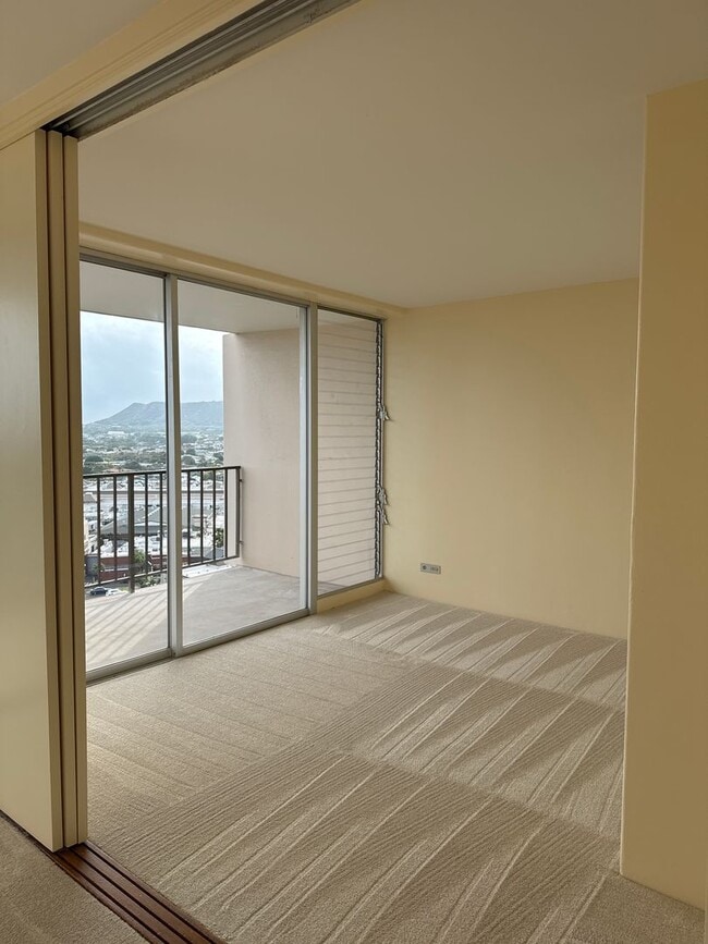 Building Photo - Two bedroom Kahala Towers