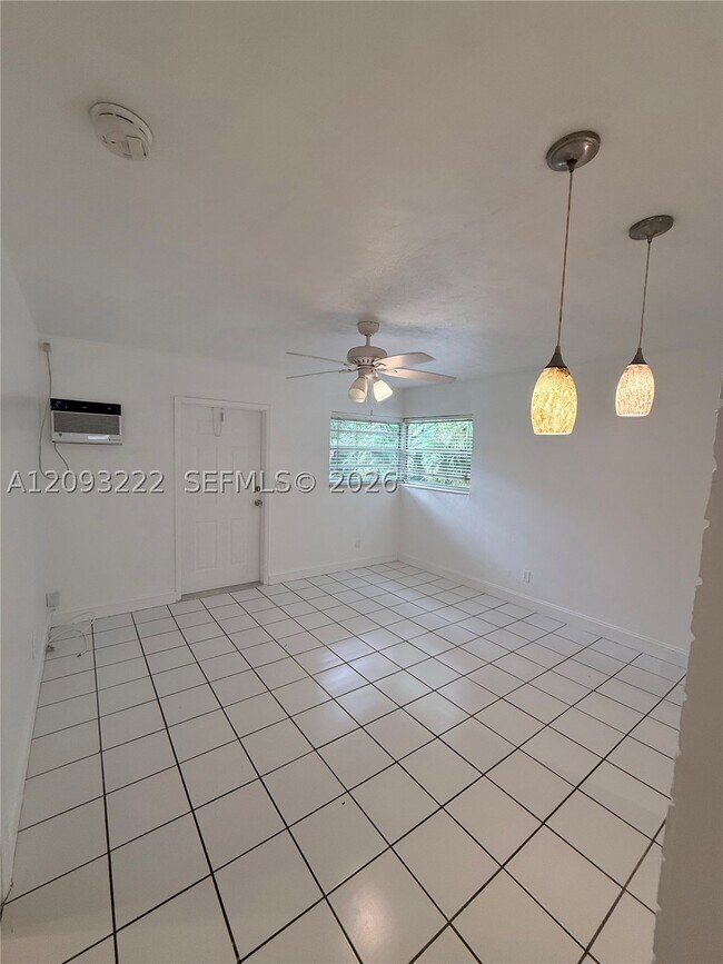 Building Photo - 713 SW 13th St