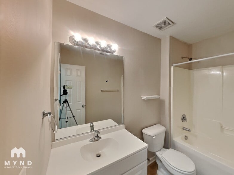 Building Photo - 3400 Fatima Ct