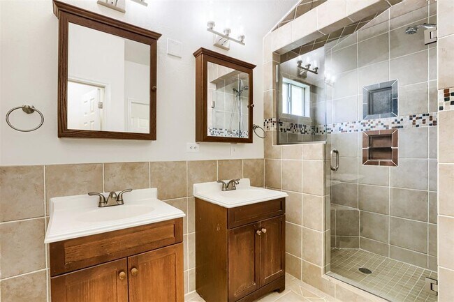 Building Photo - 14601 Montoro Dr