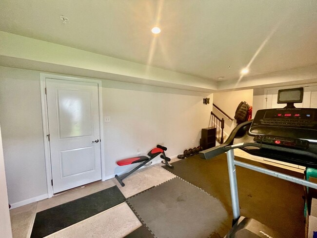 Building Photo - Pittsburgh - 3 Bedroom 2.5 Bathroom - Town...