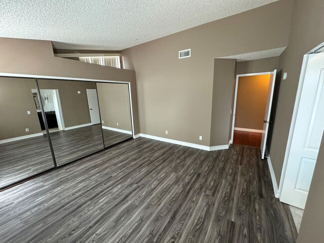 Building Photo - Quaint Home in Quiet East Ventura Neighborhood