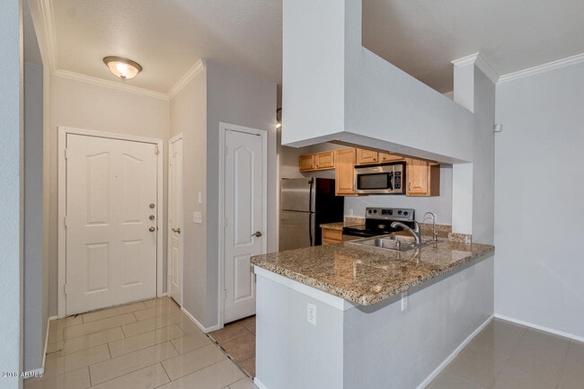 Building Photo - 16013 S Desert Foothills Pkwy