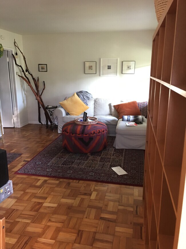 Building Photo - 1042 Pearl St