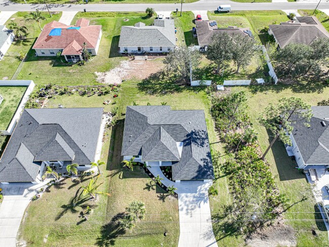 Building Photo - North Port, close to new Water park