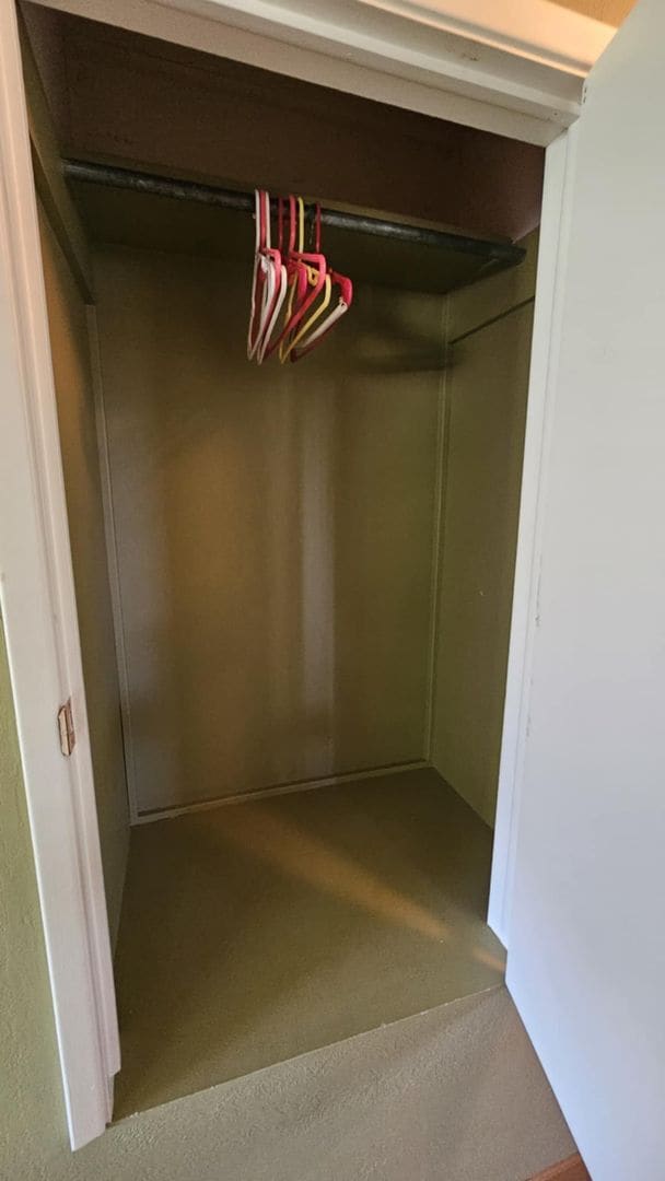 Building Photo - Losleben- House with large yard fully furnished Available Nov 1st - May 31st