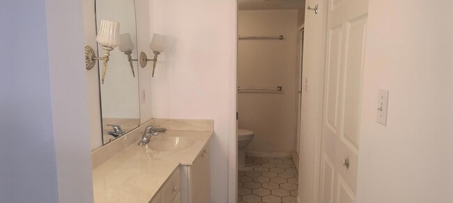 Building Photo - 1611 Minutemen Causeway