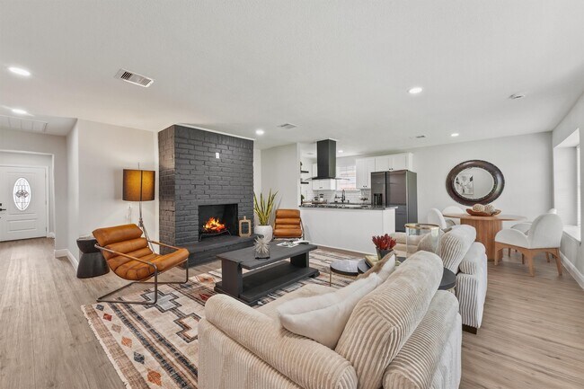 Building Photo - 15439 Indian Woods Dr