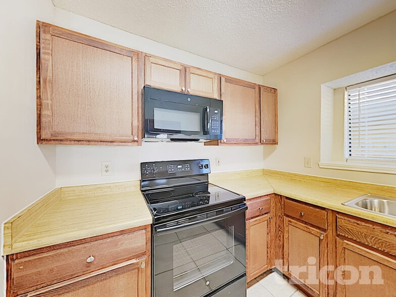 Building Photo - 8058 Pioneer Trail Dr