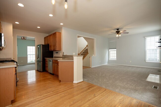 Building Photo - Spacious & Bright Home in Parks of Piedmon...