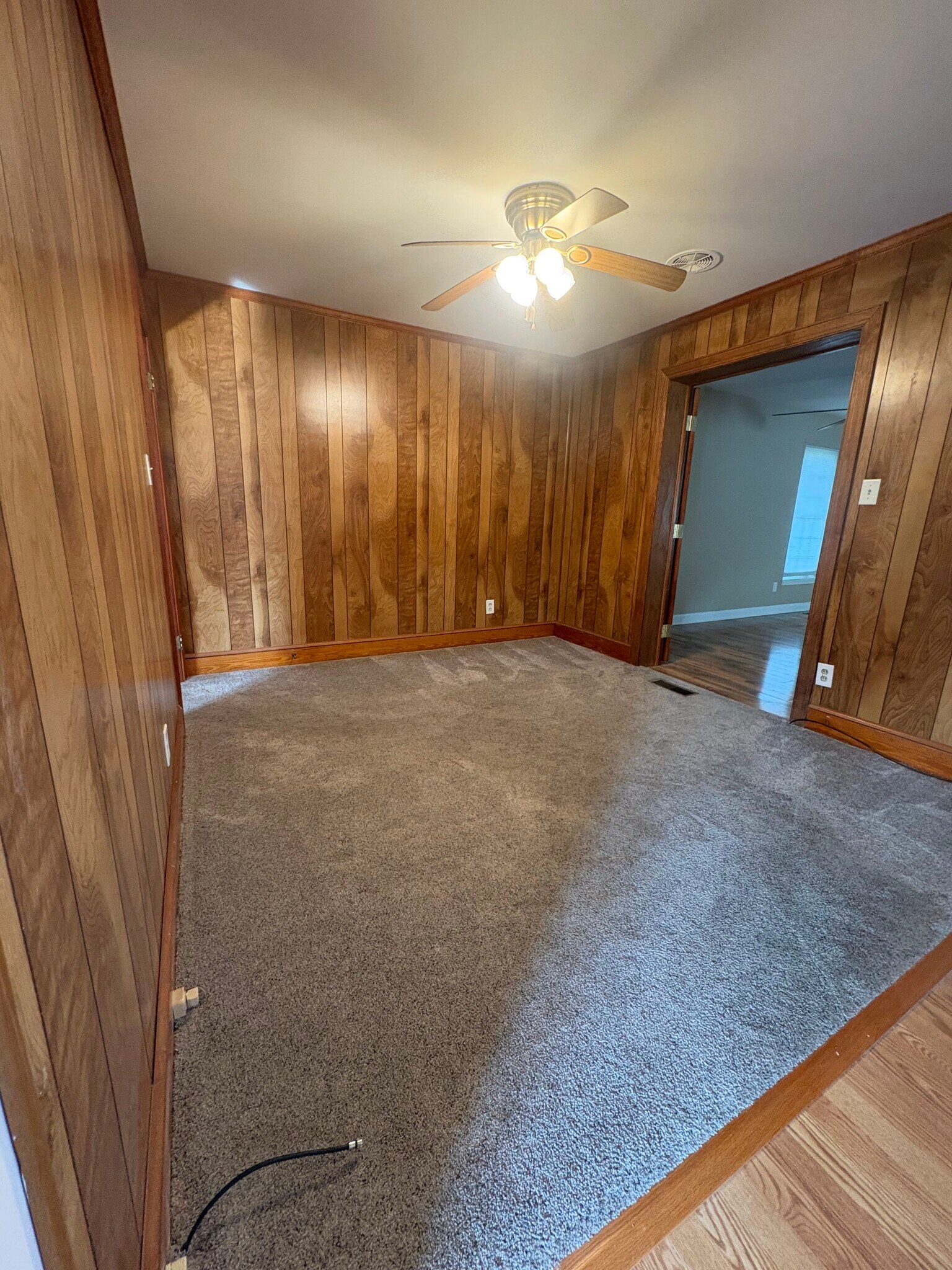 Den / Breakfast Nook - 2904 Norfolk St