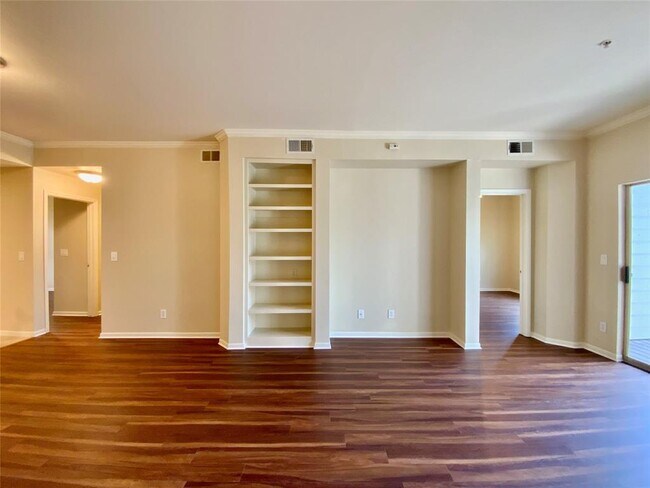 Building Photo - 6000 Shepherd Mountain Cove