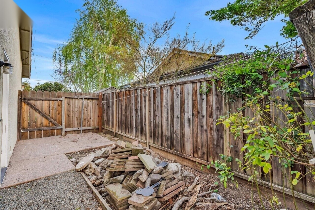 Building Photo - 7472 Blue Fox Way