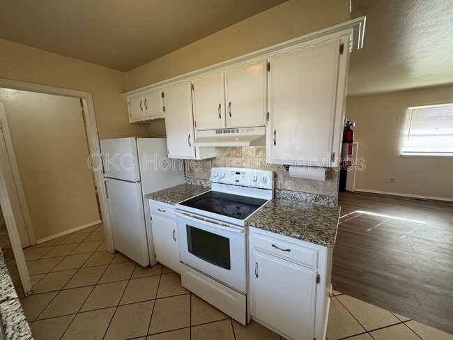 Building Photo - 3600 Willow Springs Dr