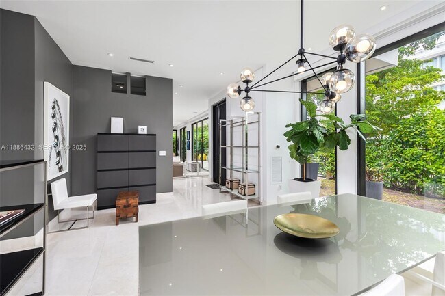 Building Photo - 4675 NE 2nd Ave