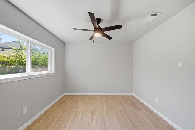 Building Photo - 7530 Millbrae Ln