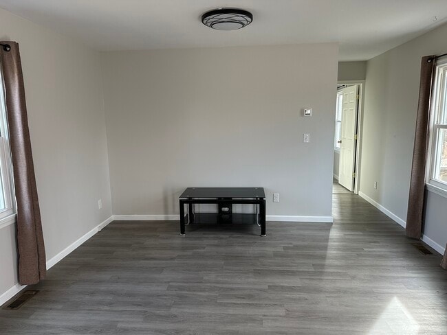 Building Photo - 6884