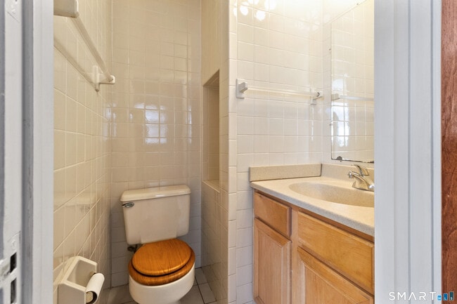 Building Photo - 1955 Chapel St