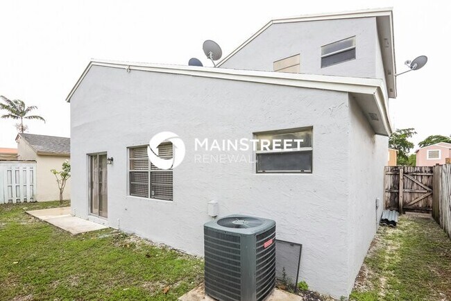 Building Photo - 3 Bedroom Pet-Friendly Home in Hialeah, FL...