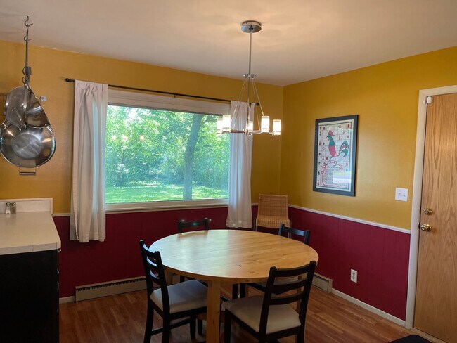 Building Photo - 3 Bedroom Home, Fully Furnished & Utilities Included, in West Lafayette School District!