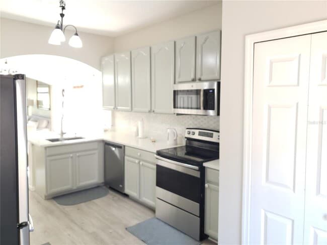 Building Photo - 16530 Cedar Crest Dr