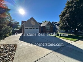 Building Photo - 950 Royal Crown Ln